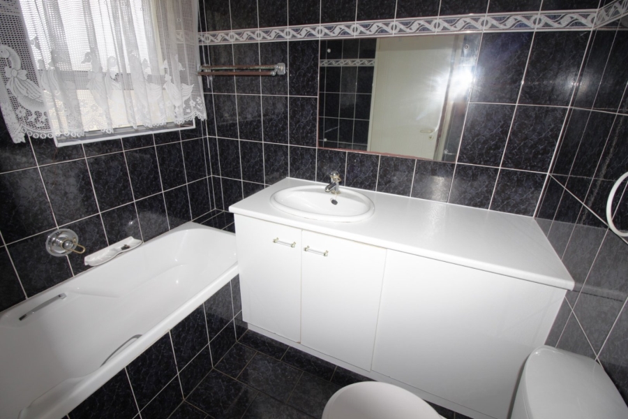 5 Bedroom Property for Sale in Wavecrest Eastern Cape